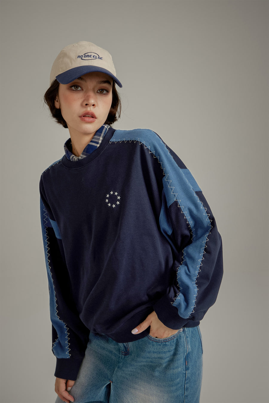 CHUU Star Embroidery Color Sweatshirt