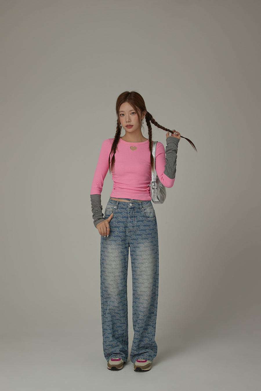 CHUU Color Matching Cropped Heart Cutout T-Shirt