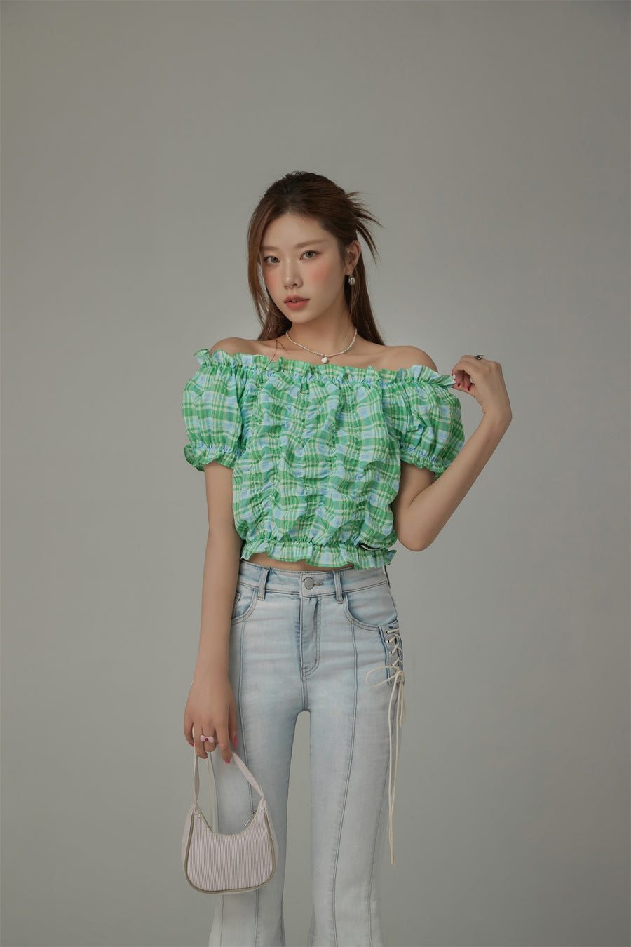 CHUU Shirred Puffy Sleeve Cropped Blouse