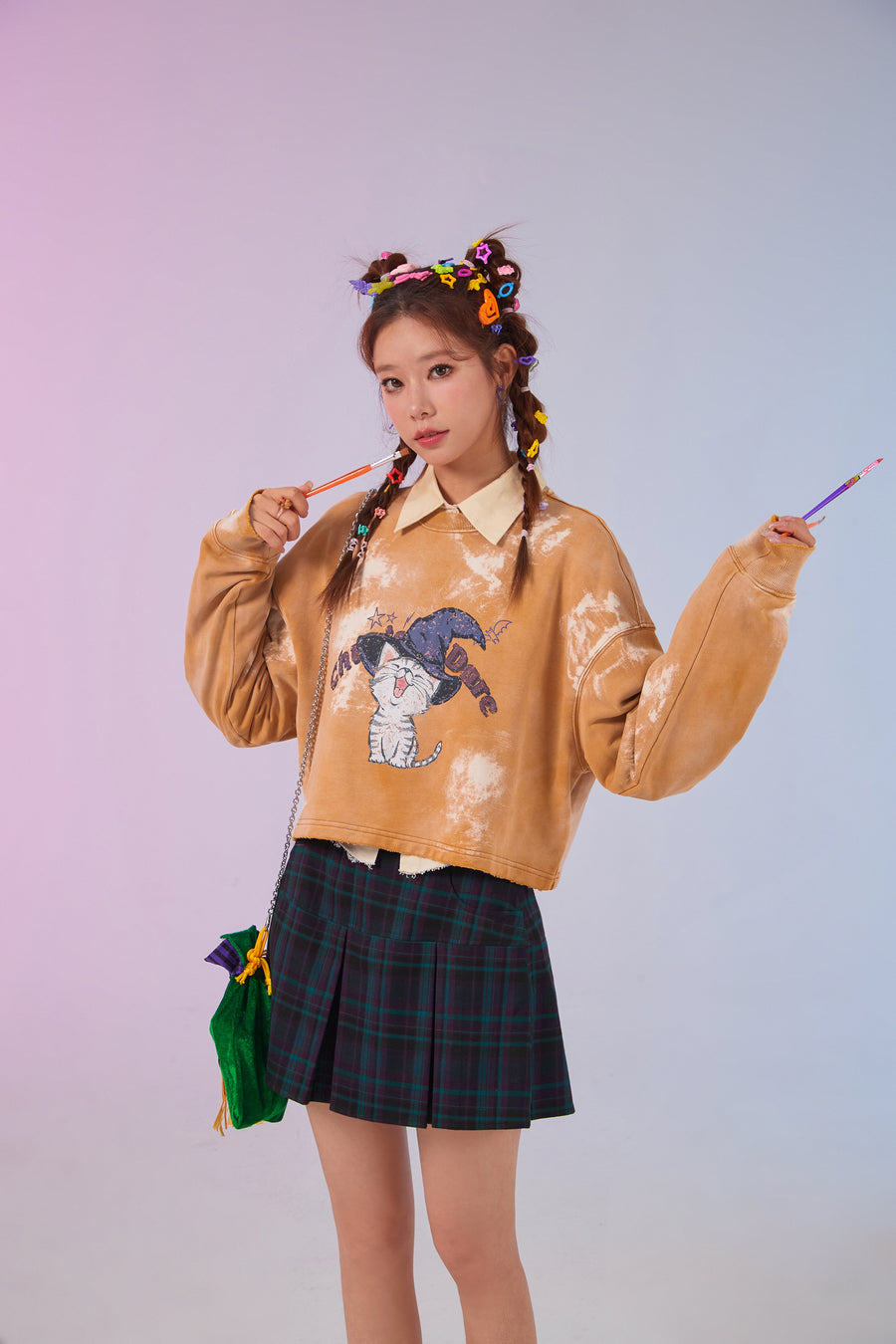 CHUU Witch Cat Color Sweatshirt