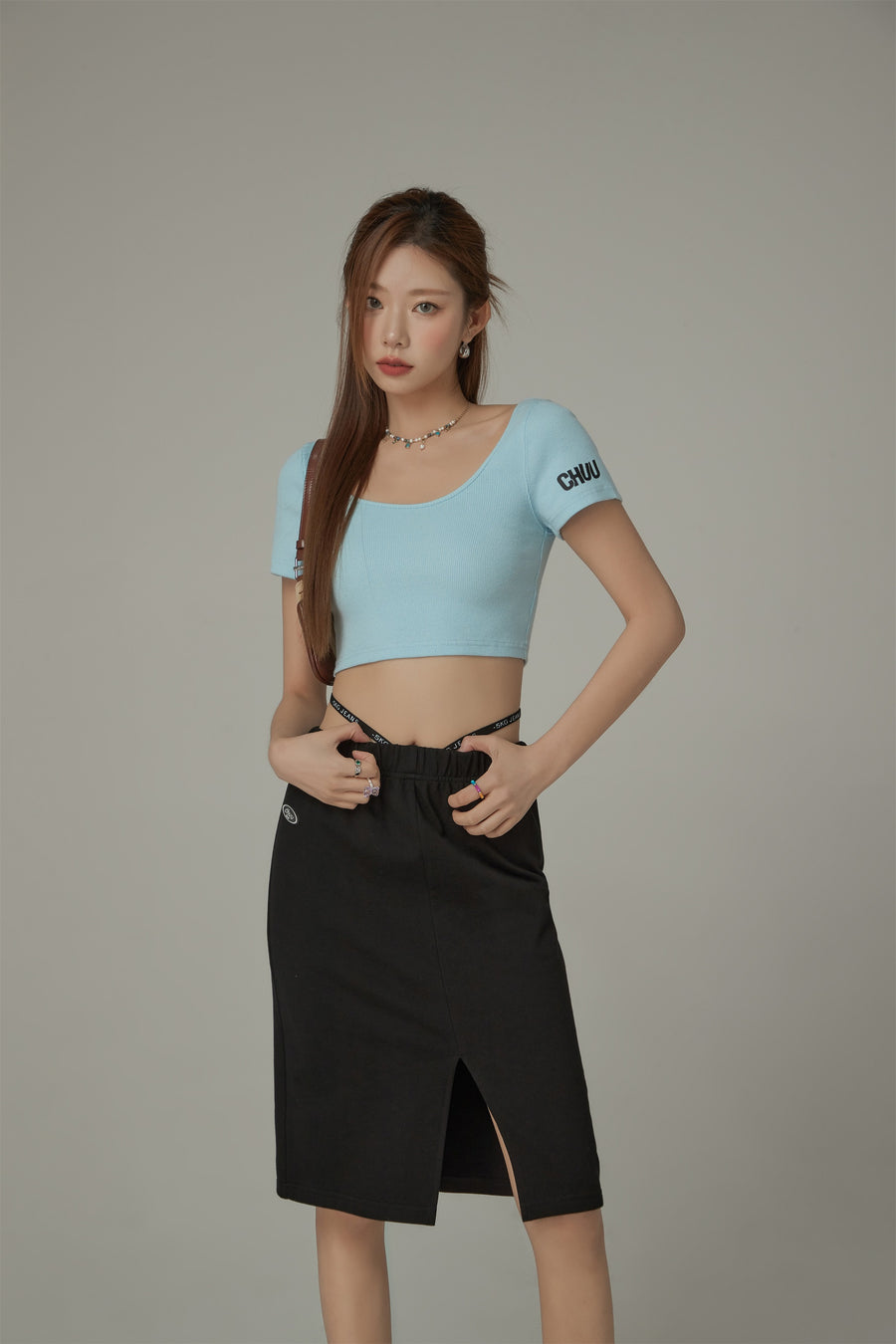 CHUU Chuu Sleeve Lettering Big U Neck Crop T-Shirt