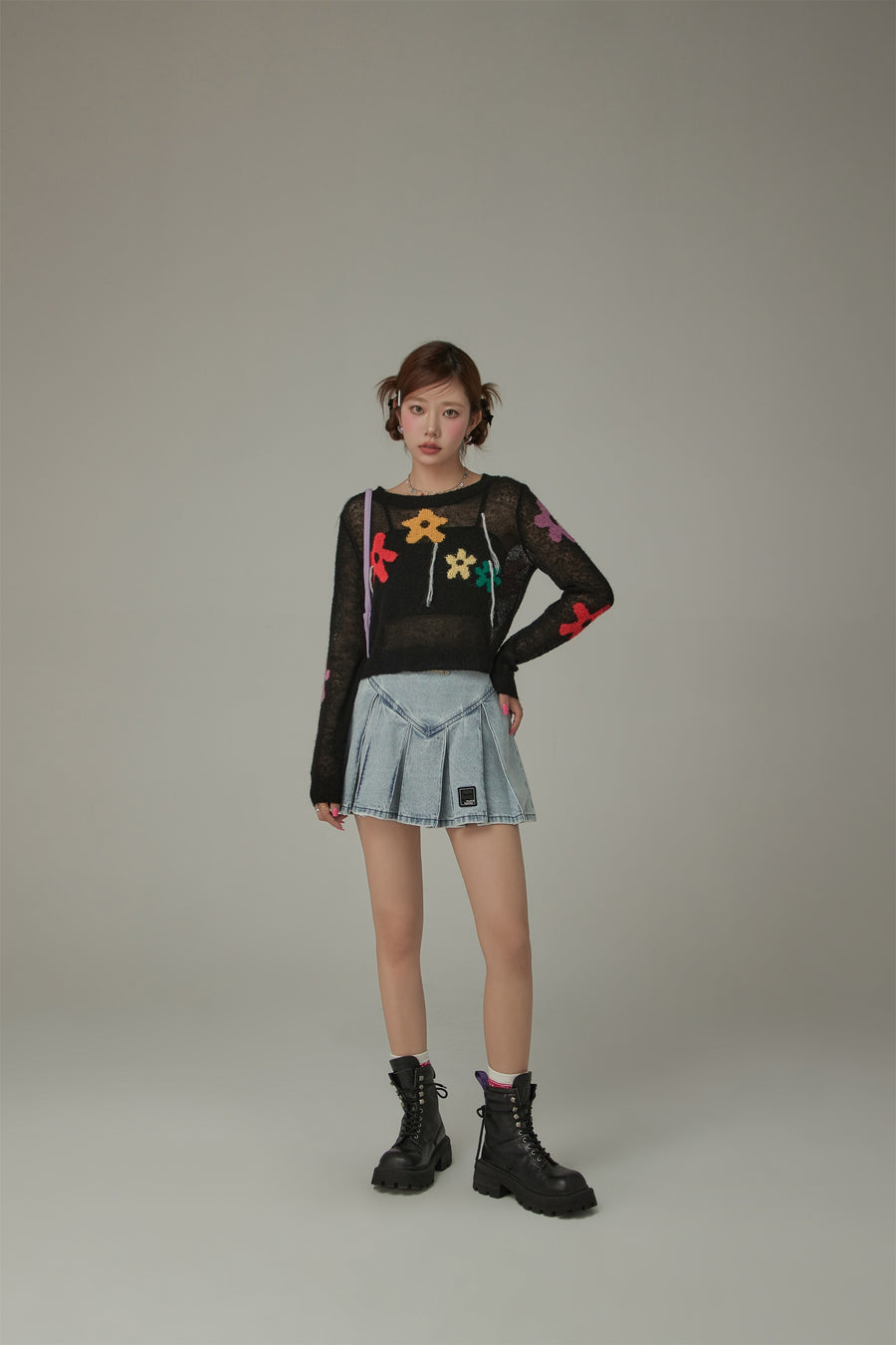 CHUU Colorful Flowers Crop Knit Sweater