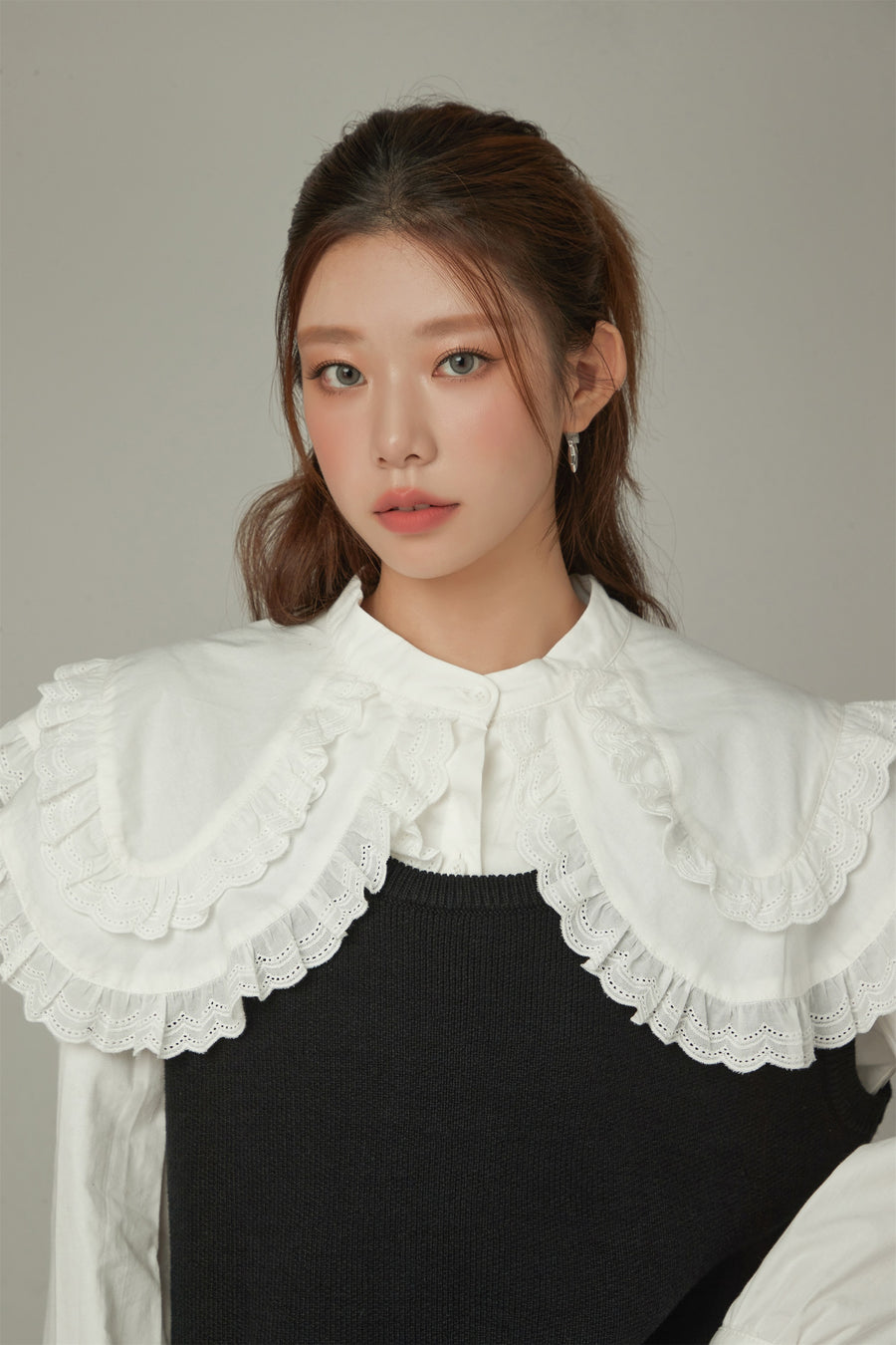 CHUU Rabbit Embroidery Knit Vest