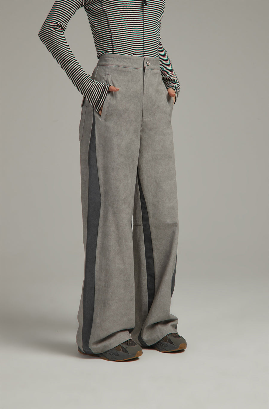 CHUU Two Toned Line Wide Pants