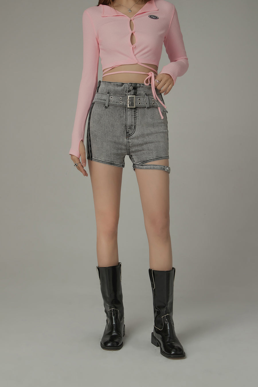 CHUU Slim Belted Leg Slit Denim Shorts