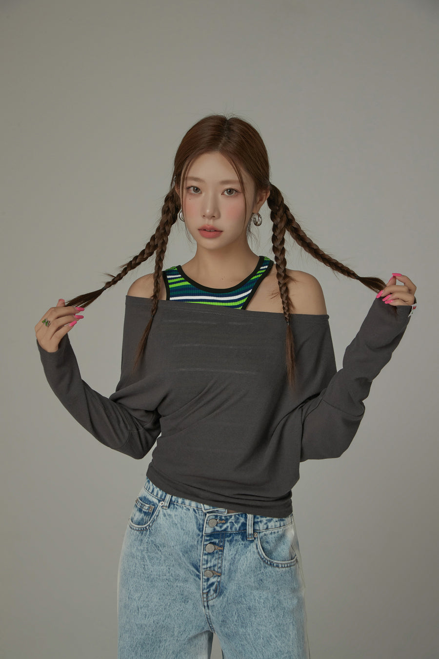 CHUU Off The Shoulder Loosefit Long Sleeve Basic T-Shirt