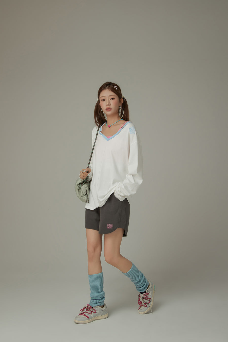 CHUU Color V Neck Loose Fit Long Sleeve Basic T-Shirt