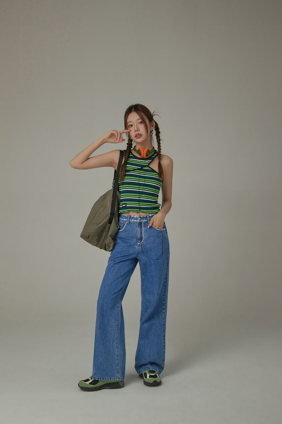 CHUU Casual Washed Wide Denim Jeans