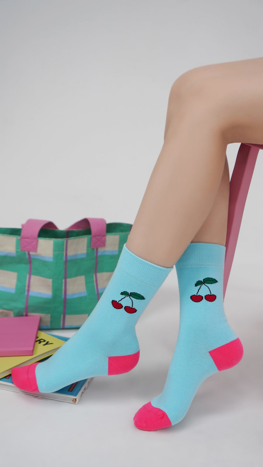 CHUU Color Two Toned Cherry High Socks