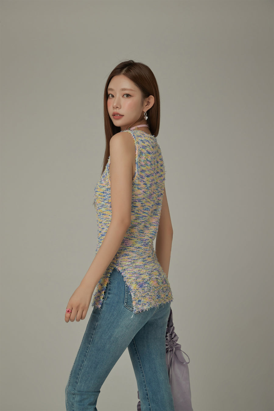 CHUU Logo Basix Slit Sleeveless Top