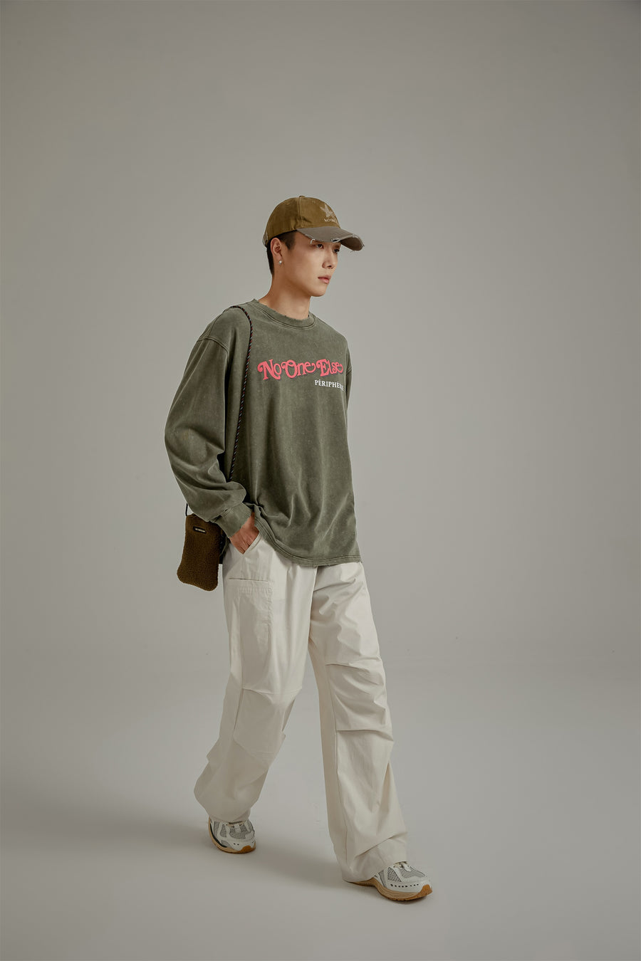 CHUU Solid Color Drawstring Casual Cargo Pants