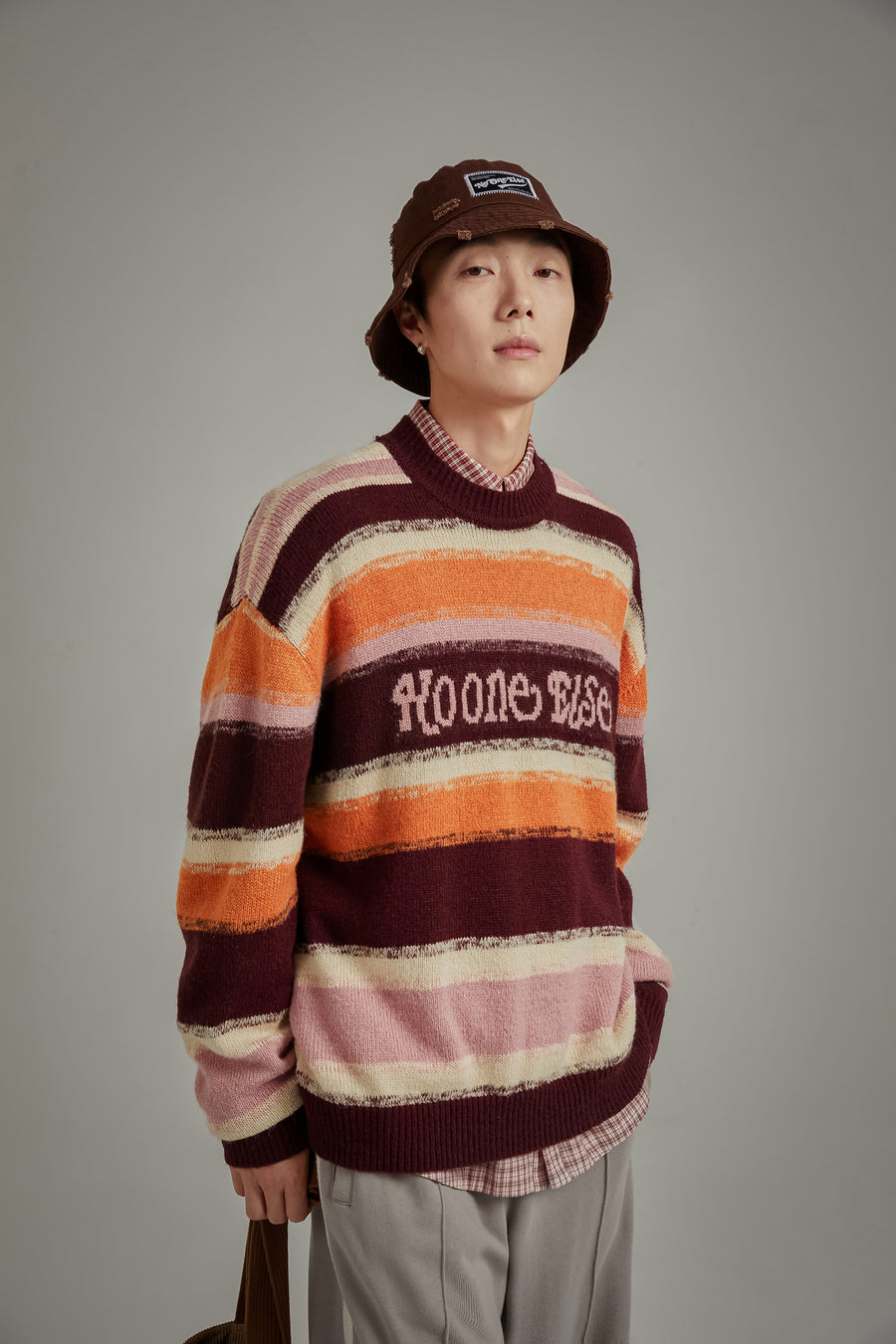 CHUU Logo Striped Loose Knit Sweater