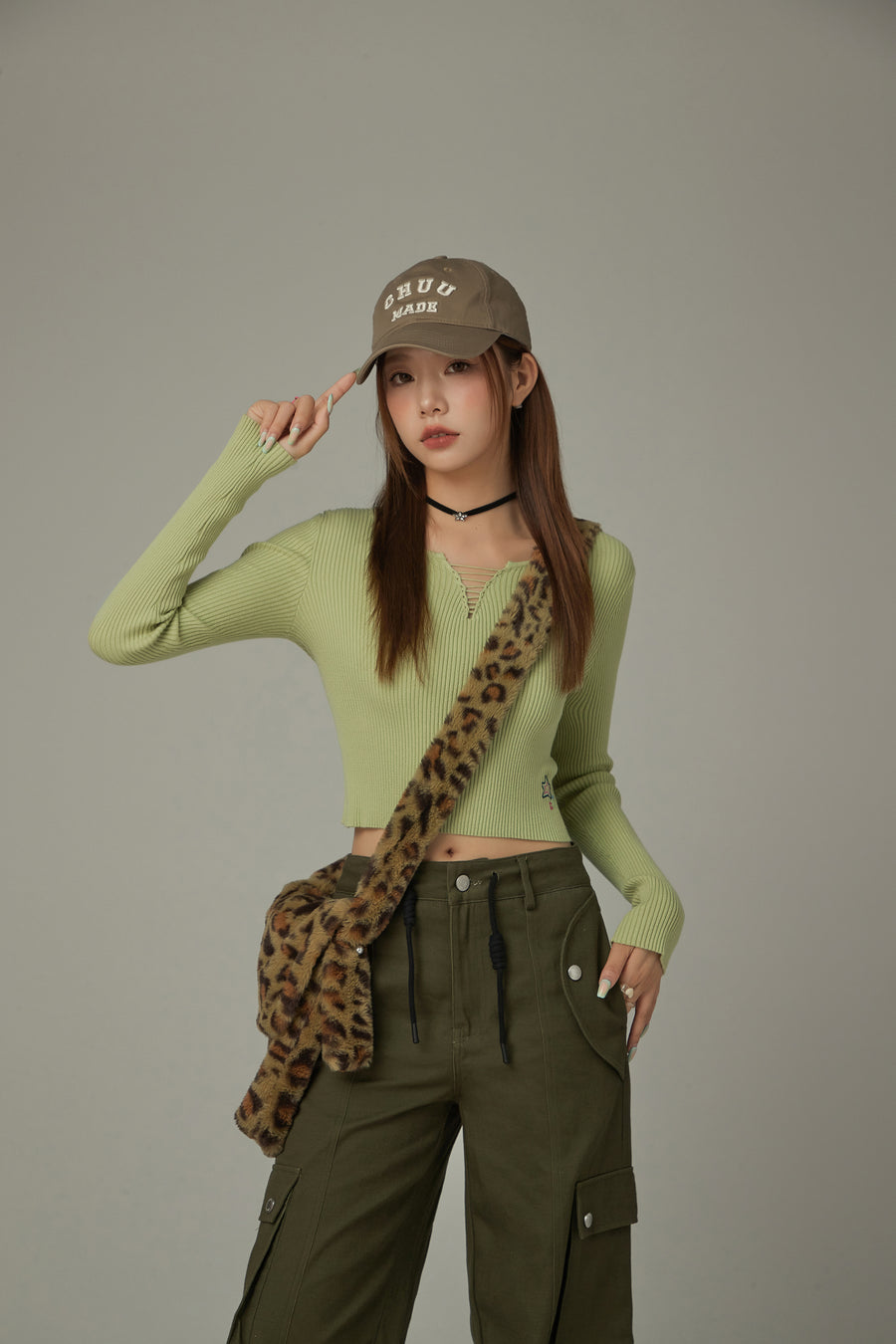 CHUU Embroidered Crop Knit Top