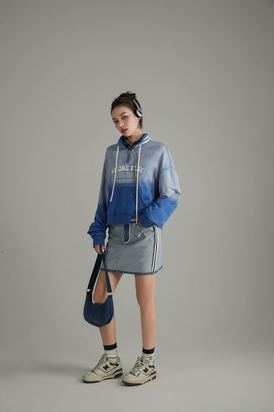 CHUU Gradient Anorak Logo Sweatshirt