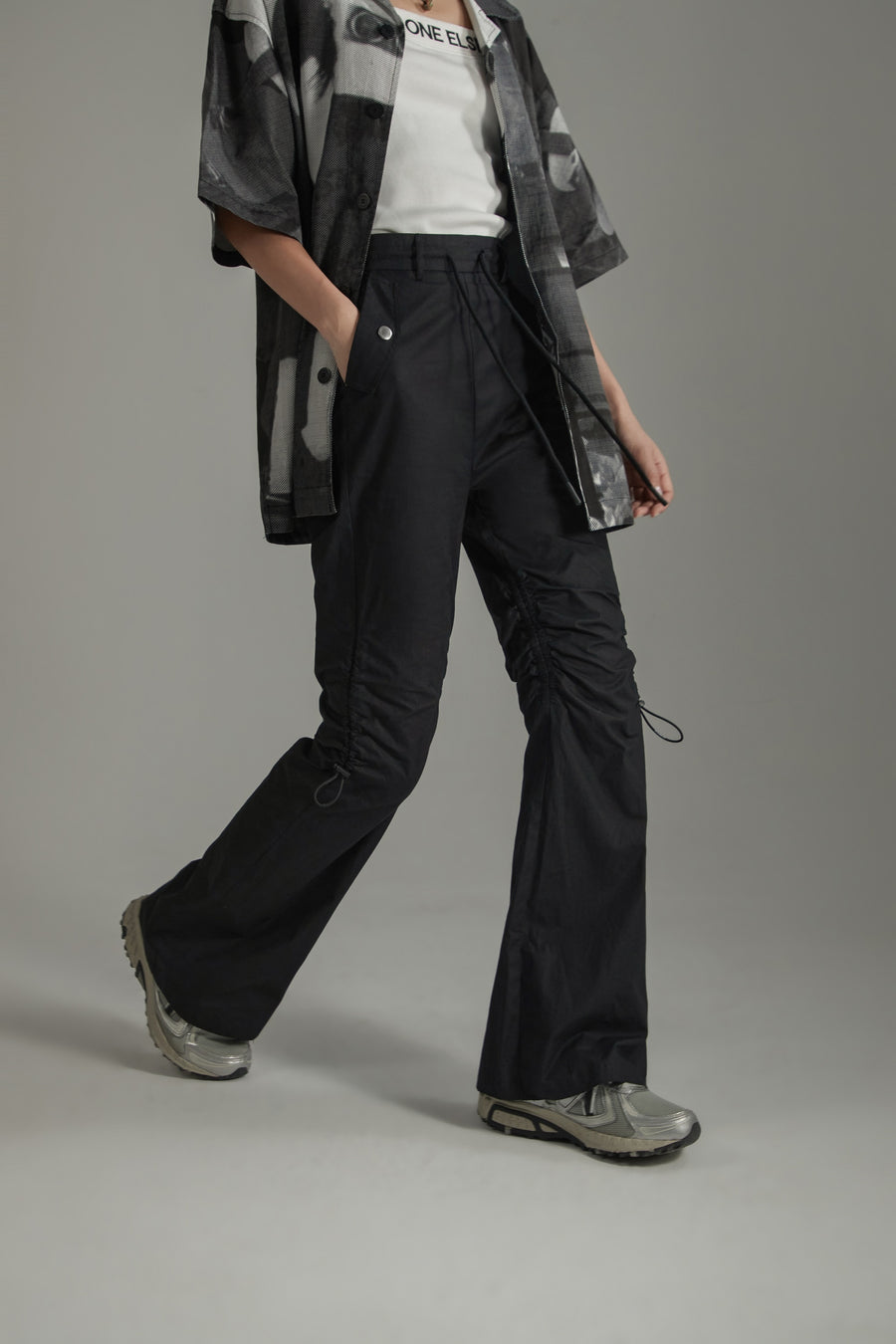 CHUU String Shirring Bootcut Cargo Style Pants