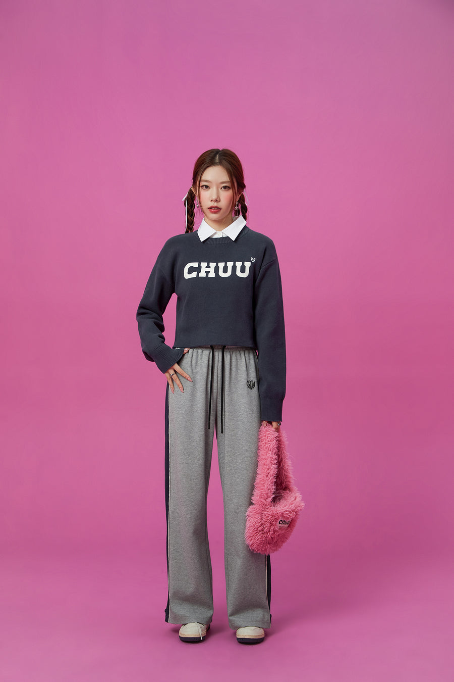 CHUU Simple Logo Crop Knit Top