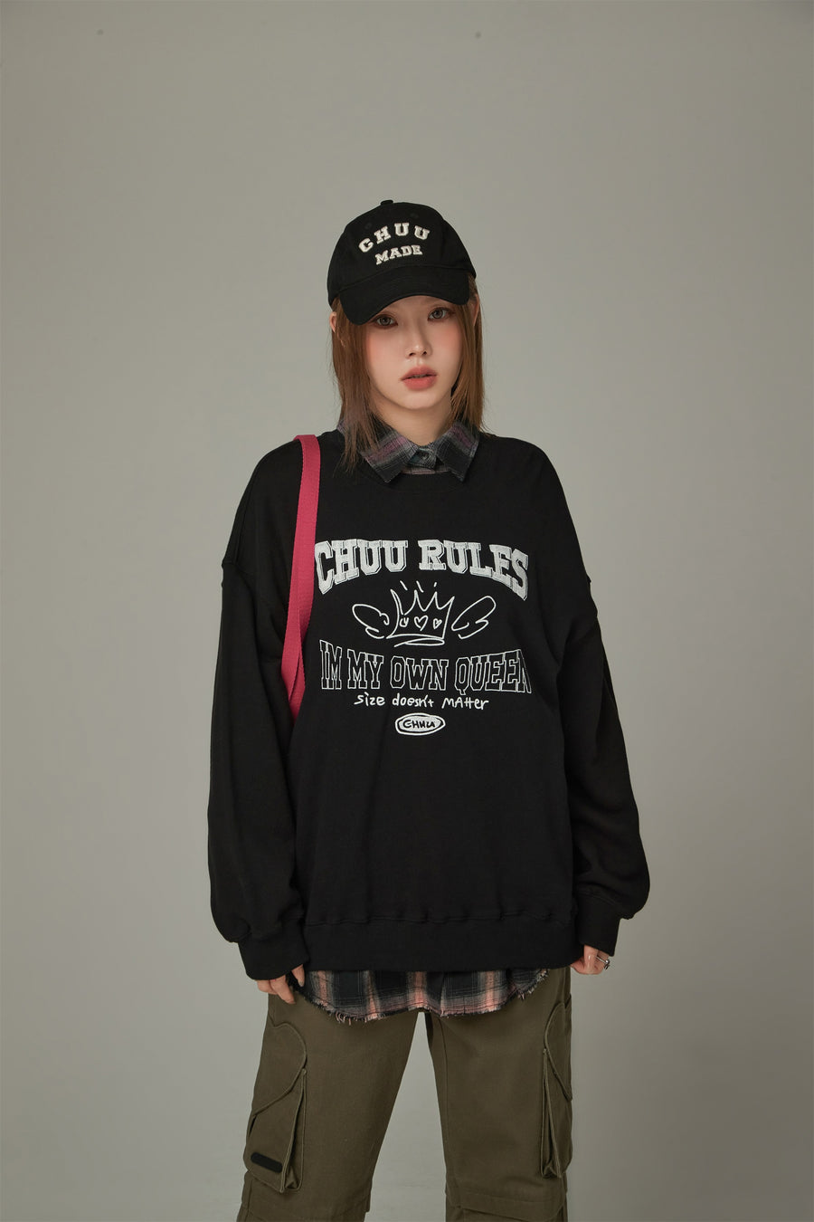 CHUU Be My Own Queen Lettering Loose Fit Sweatshirt