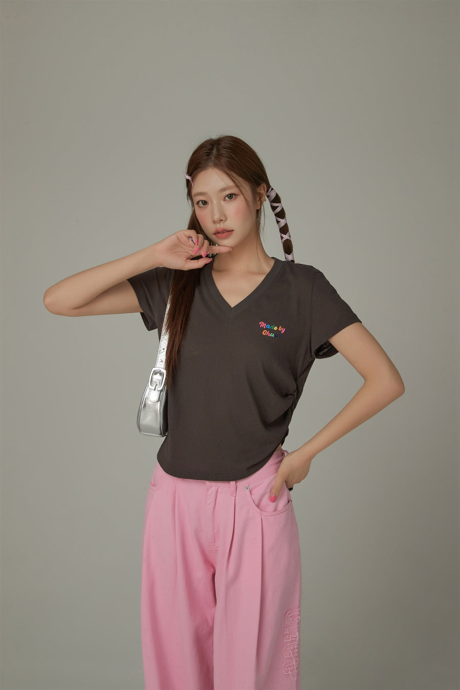 CHUU V-Neck Shirring Colorful Letters Embroidered T-Shirt