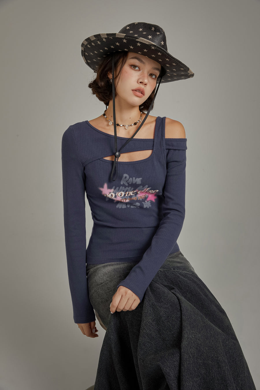 CHUU Lettering Rave Open Shoulder Layered T-Shirt