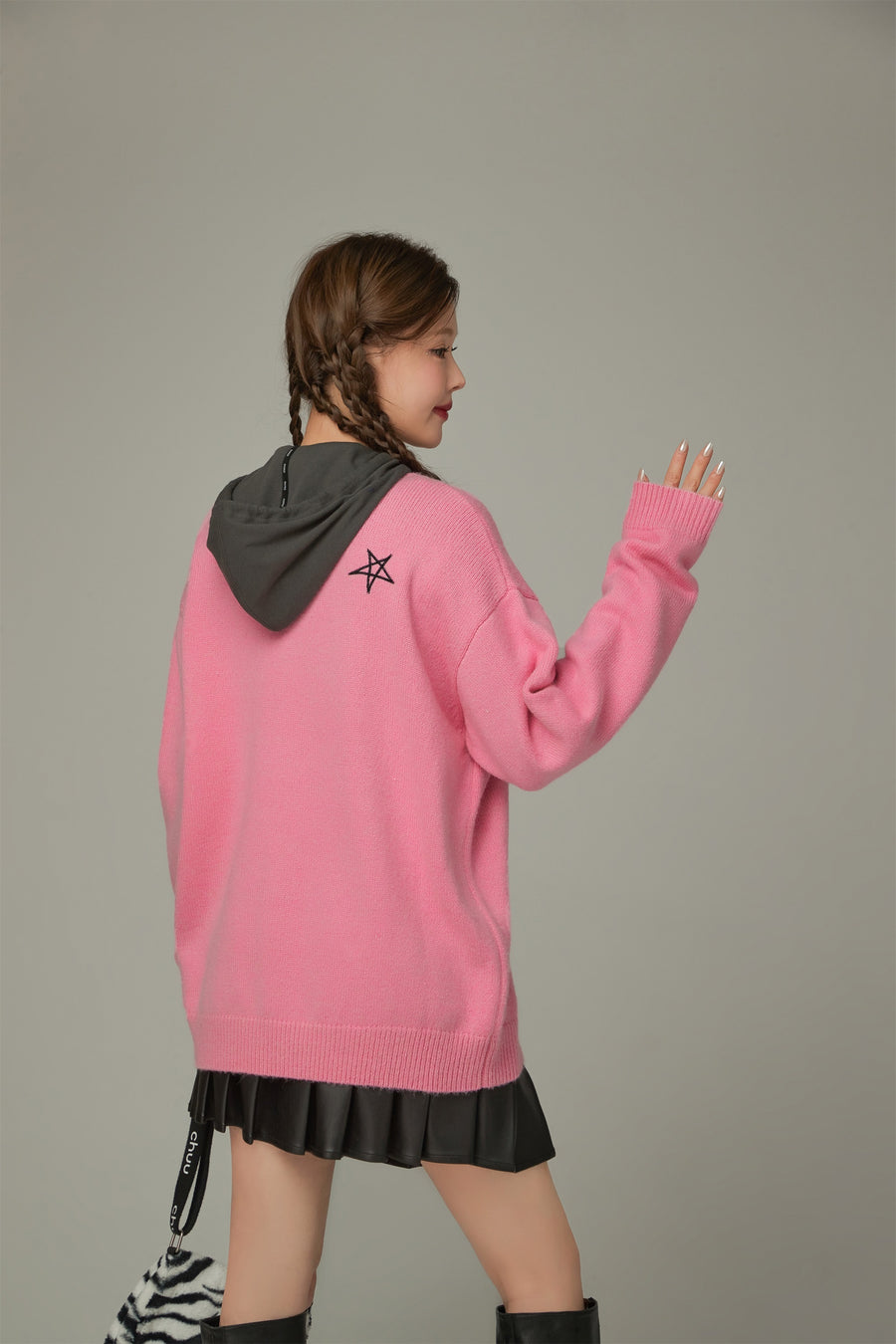 CHUU Logo Star Lettering Loose Fit Knit Sweater