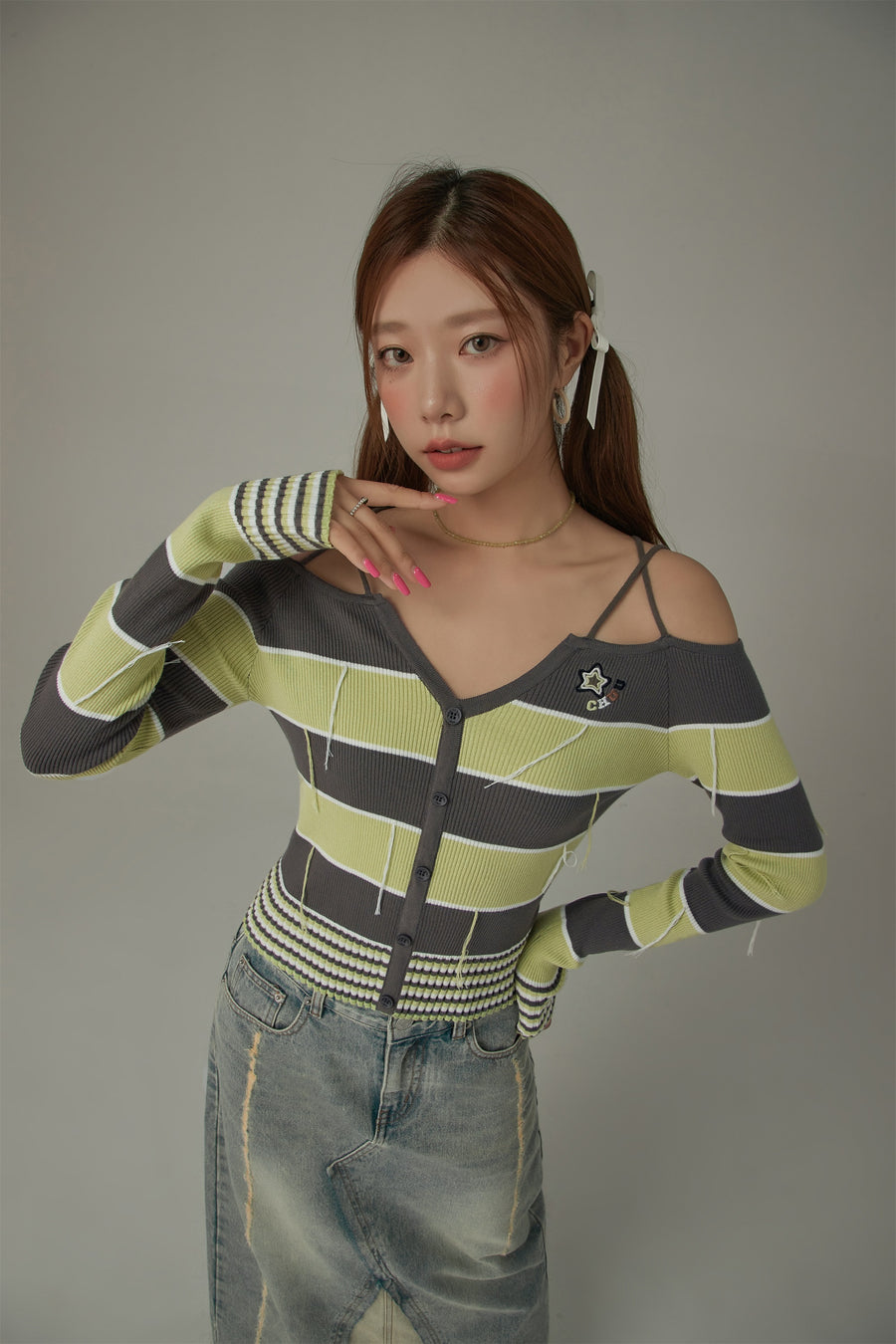 CHUU Color Combination Stripe Off The Shoulder Knit Sweater