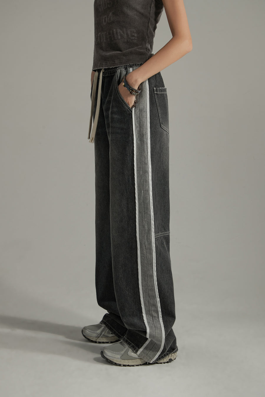 CHUU Elastic Waist Casual String Denim Jeans