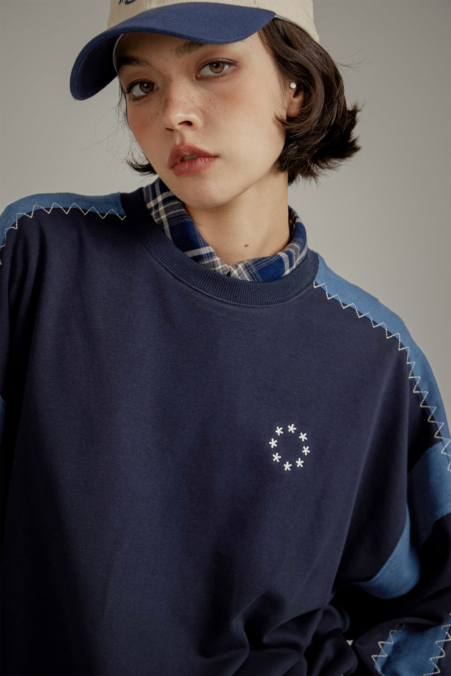 CHUU Star Embroidery Color Sweatshirt