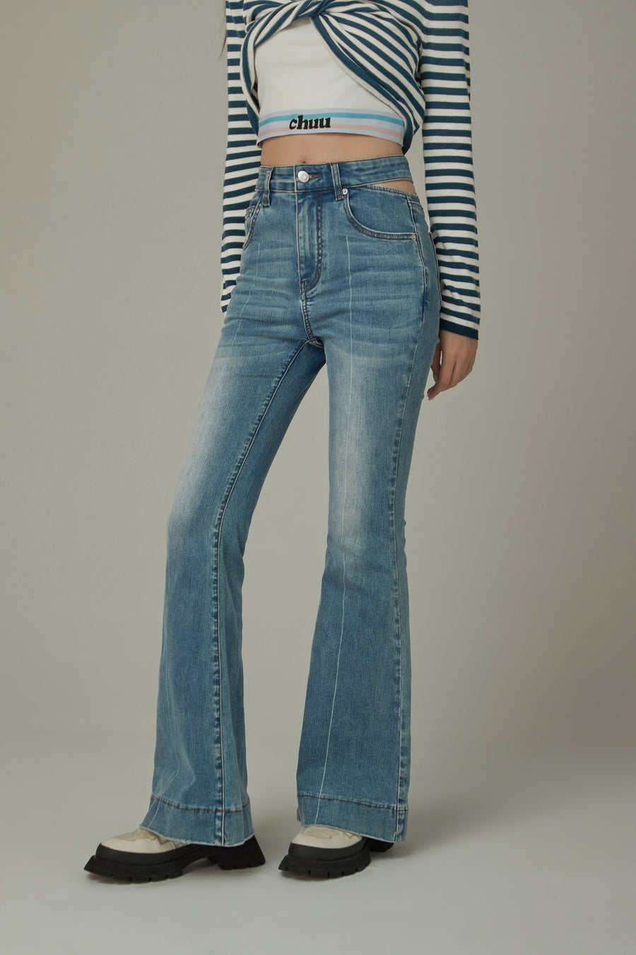 CHUU Ripped Pocket Cutout Waist Bootcut Jeans