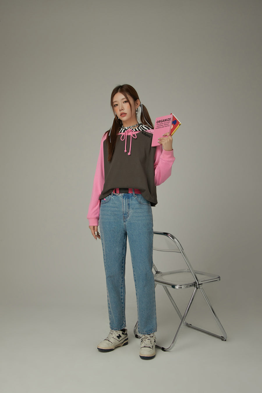 CHUU Two Toned Loose Fit Long Sleeve T-Shirt