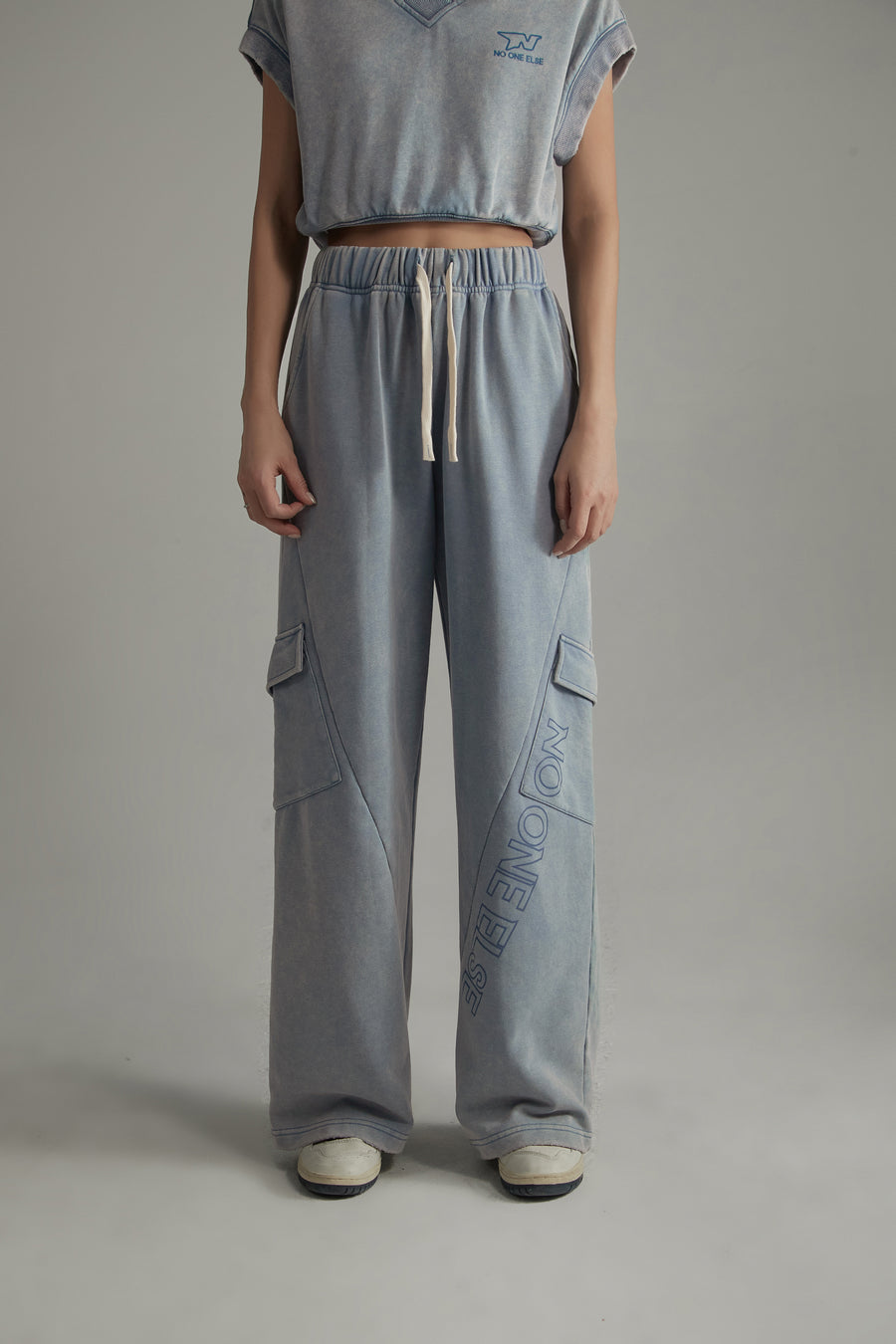 CHUU Elastic Waist Casual Diagonal Pocket Wide Leg Pants