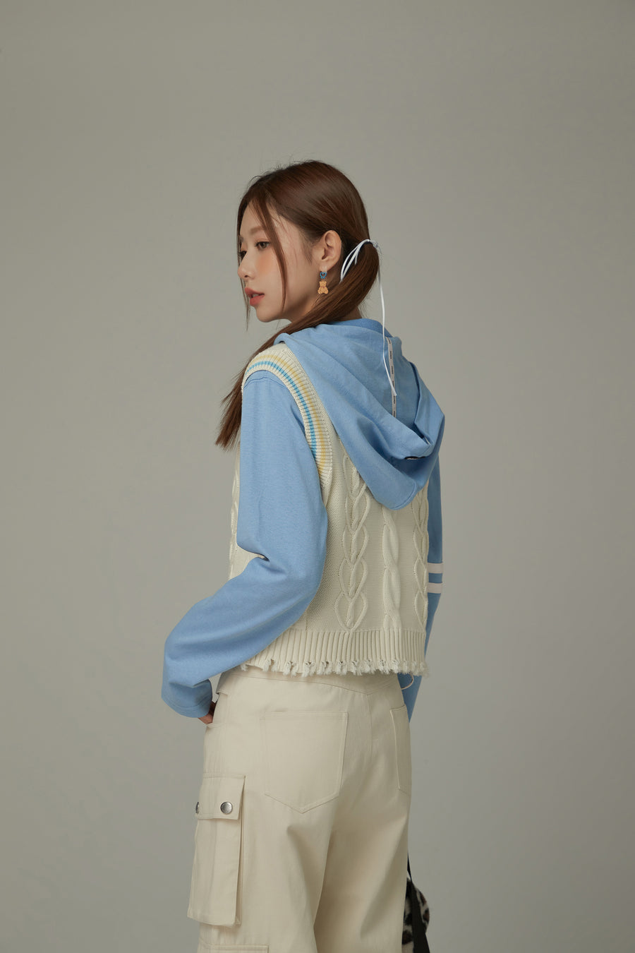 CHUU Heart Twist Knit Sweater Vest