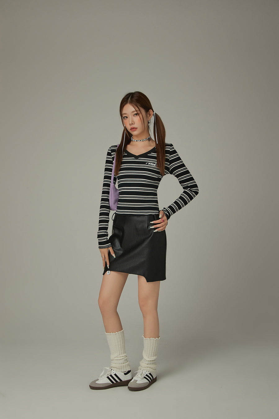 CHUU V-Neck Striped T-Shirt