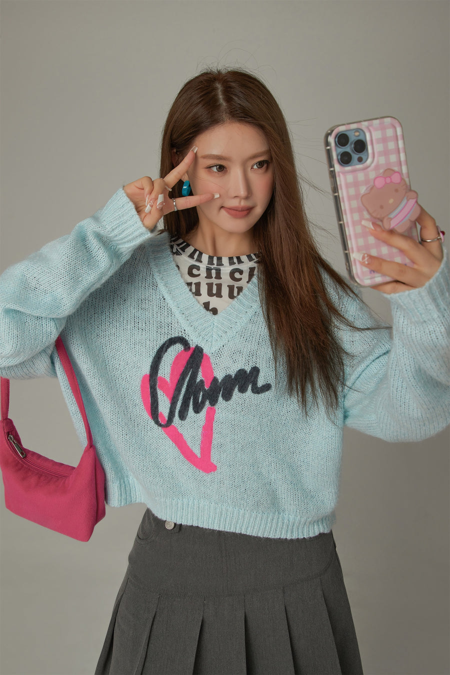 CHUU Logo Heart V-Neck Knit Sweater