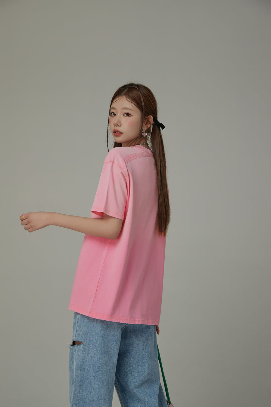 CHUU Rainbow Chuu Logo Gradient Raglan T-Shirt