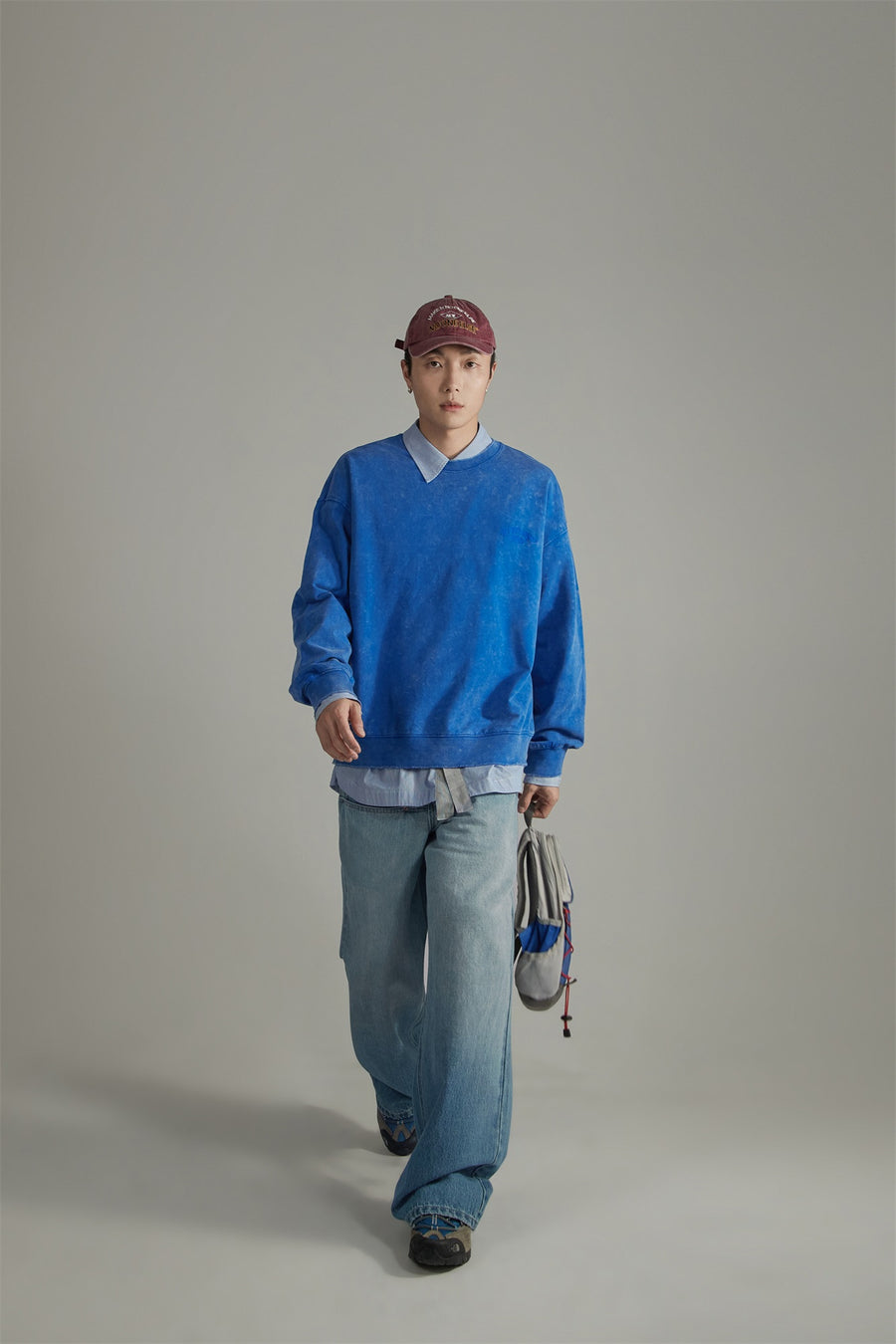 CHUU Basic Embroidery Overfit Sweatshirt