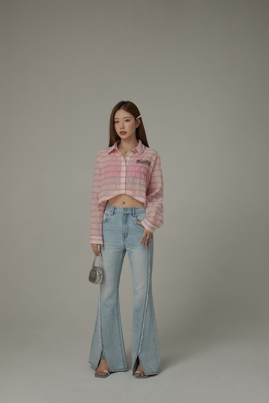 CHUU Logo Embroidered Cropped Striped Shirt