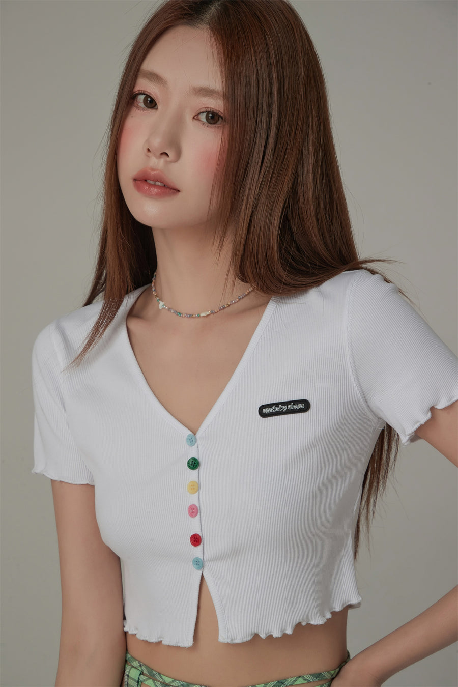 CHUU Rainbow Button Raw Hem Cropped T-Shirt