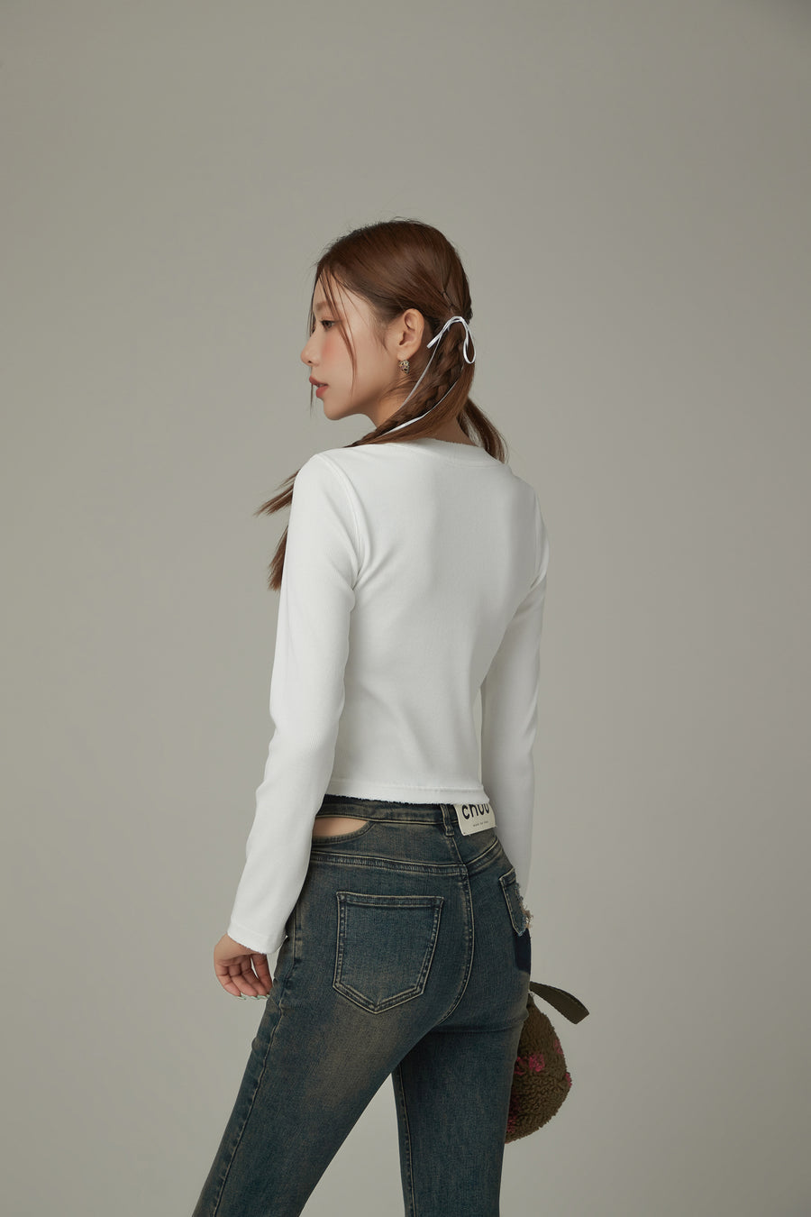 CHUU Center Cutout Long Sleeve Slim T-Shirt