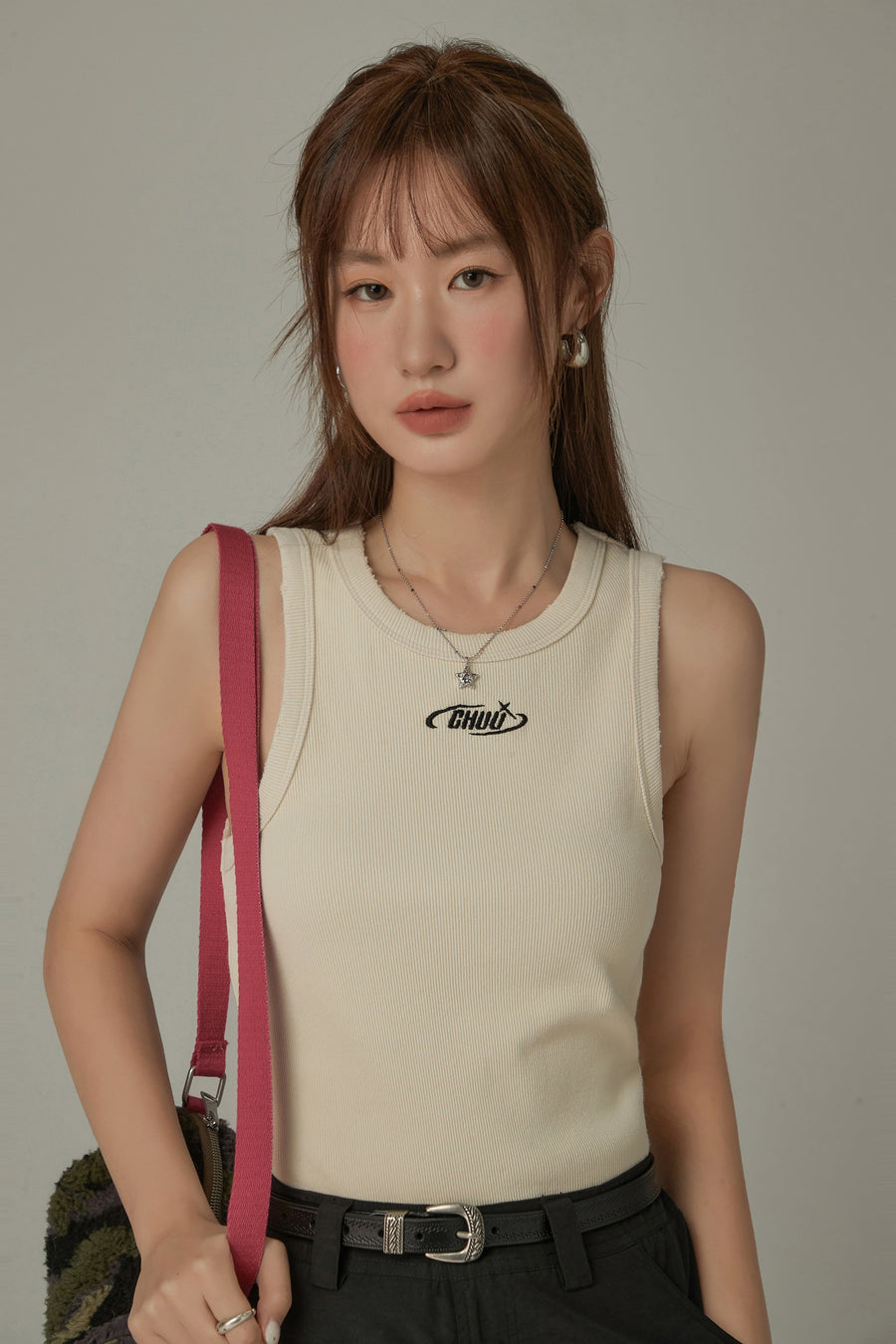 CHUU Logo Basic Slim Sleeveless Top