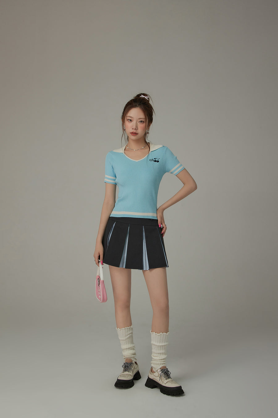 CHUU Open Collar Color Combination Knit Top