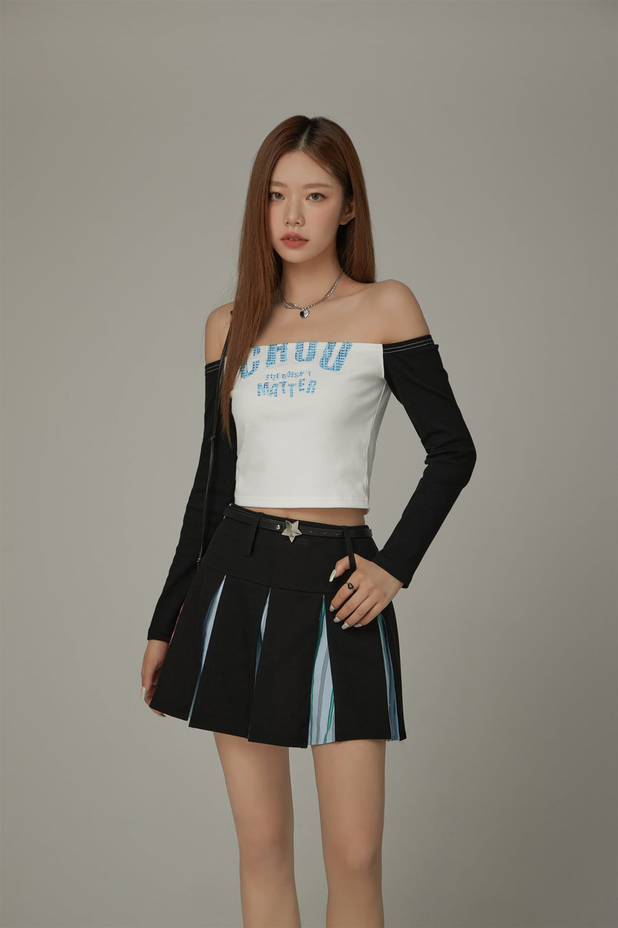 CHUU Logo Off The Shoulder Color T-Shirt