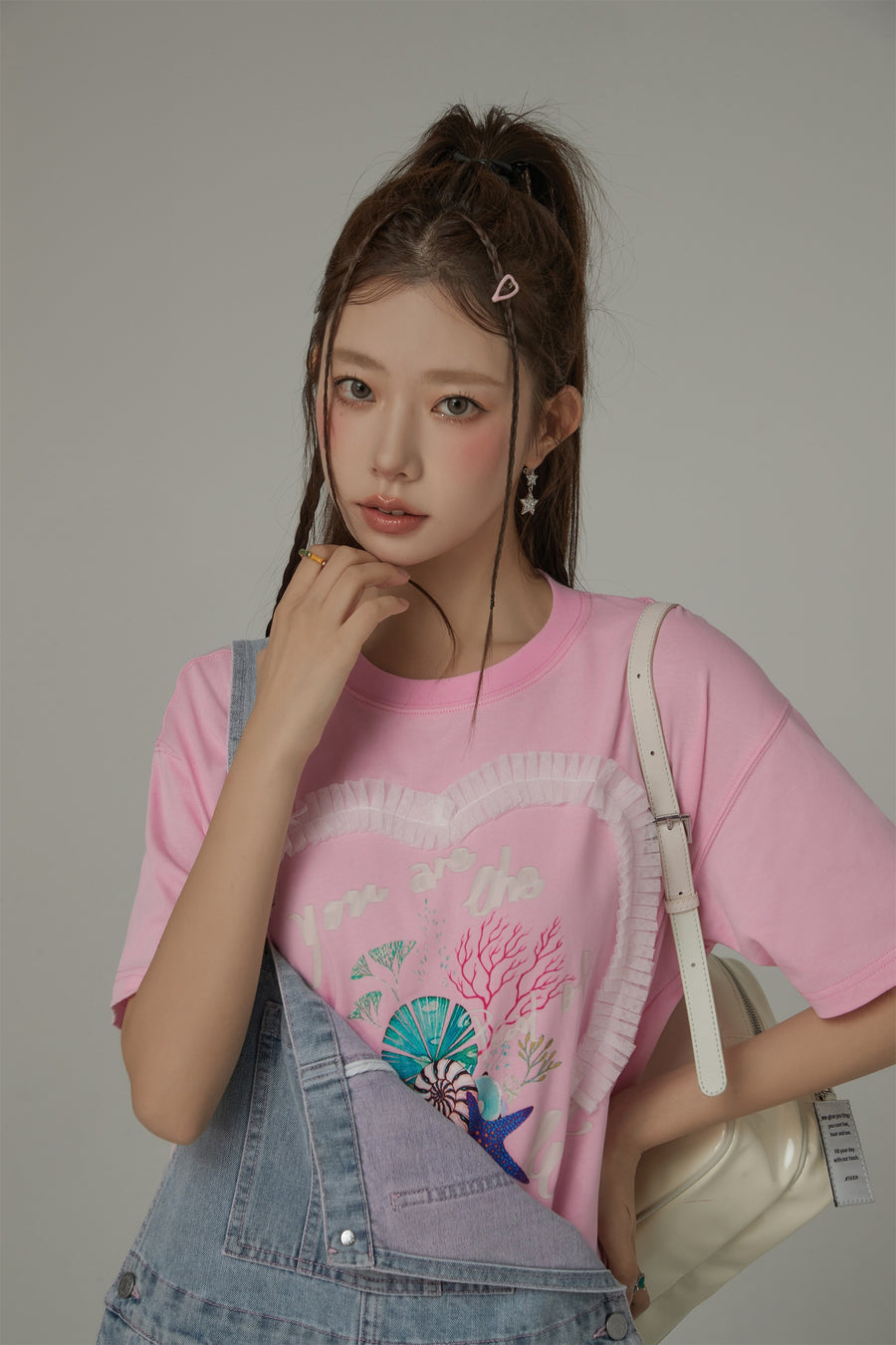 CHUU Ruffle Heart Printed Loose Fit T-Shirt