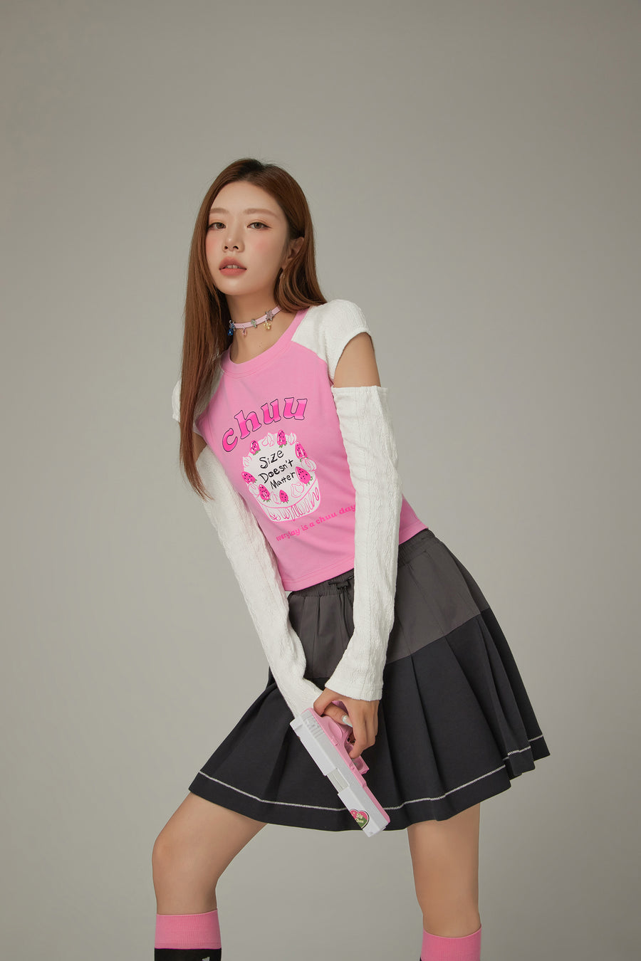 CHUU Size Doesnt Matter Cake Color Slit T-Shirt