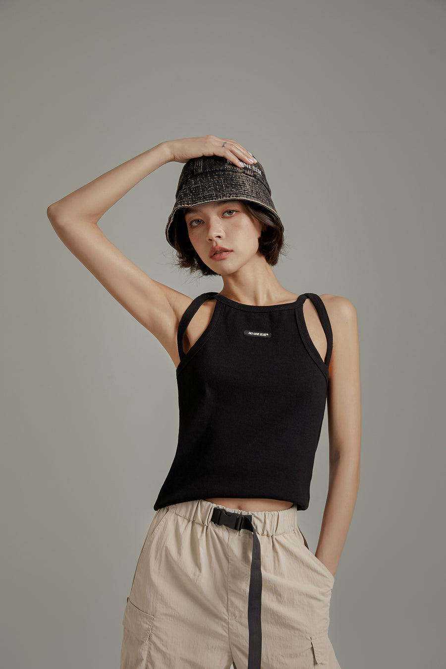 CHUU Shoulder Slits Logo Basic Slim Top