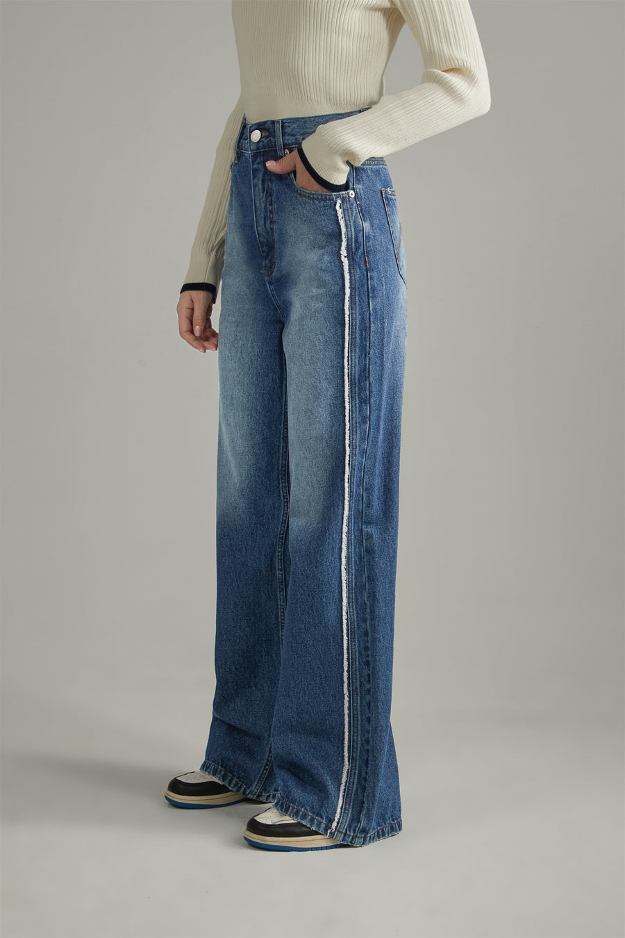 CHUU Fringed Lined Wide Denim Jeans