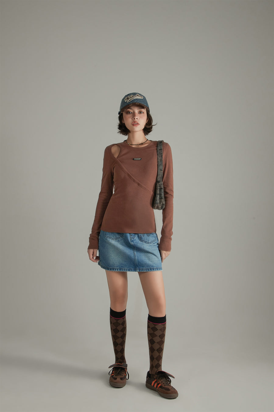 CHUU Layered Open Shoulder Simple T-Shirt