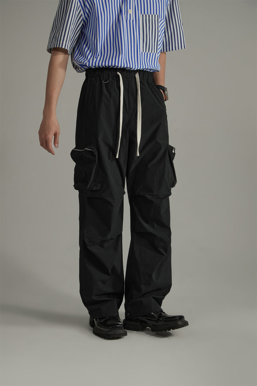 CHUU Casual Drawstring Wide Cargo Pants