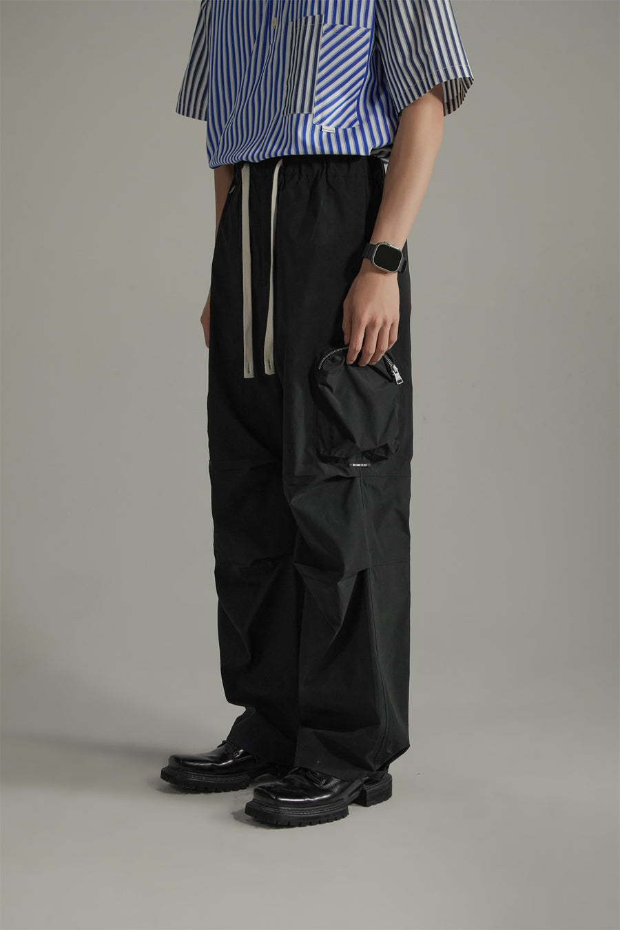 CHUU Casual Drawstring Wide Cargo Pants