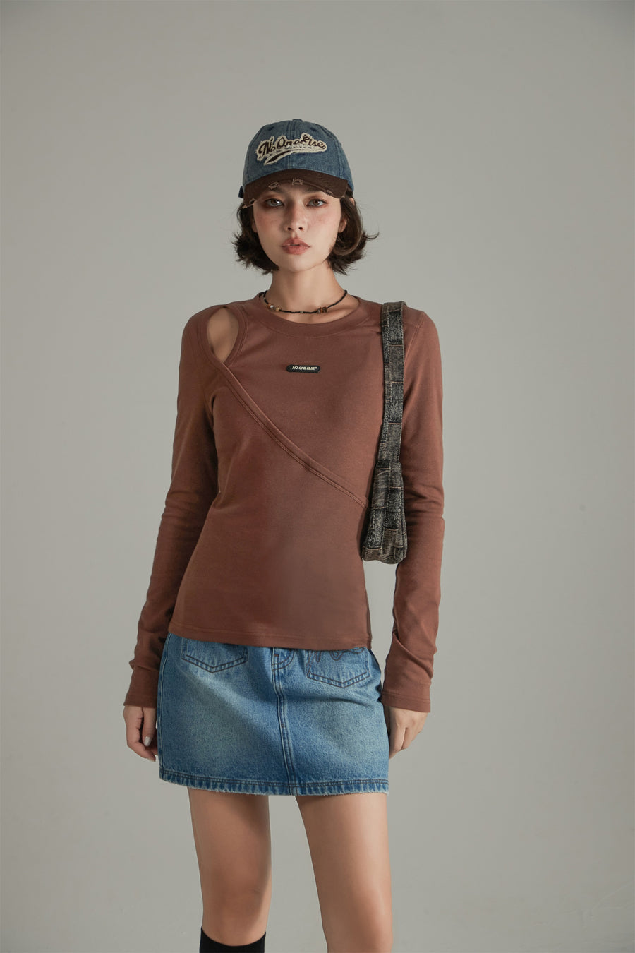 CHUU Layered Open Shoulder Simple T-Shirt