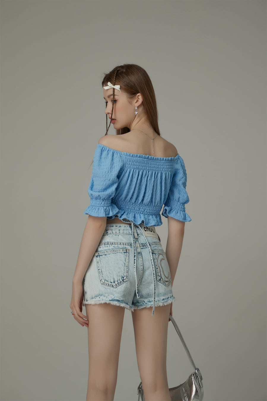 CHUU Off The Shoulder Puffed Sleeves Top